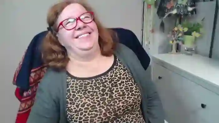 2025/10/28/cams-adeleemodel-06-51-37