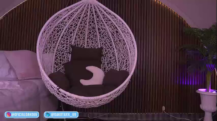 dakota_leex