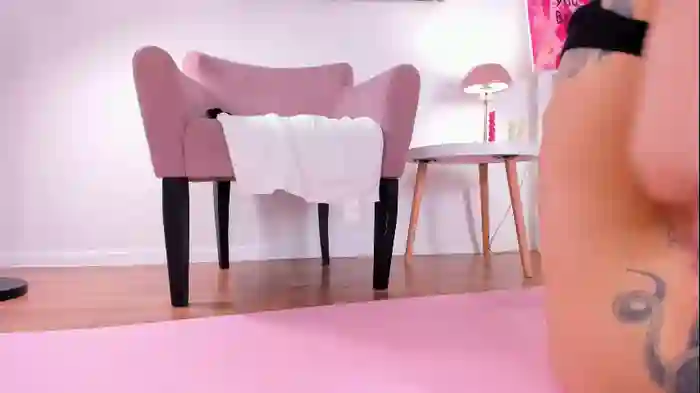 2025/05/05/chaturbate-meowlina-06-11-53