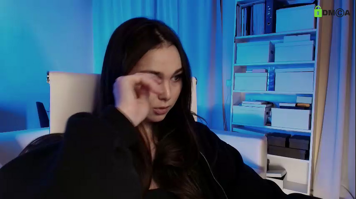 hollyextra