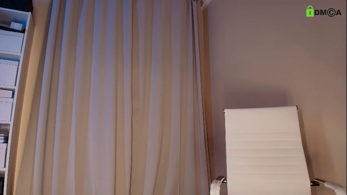 hollyextra