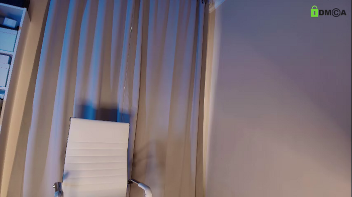 hollyextra