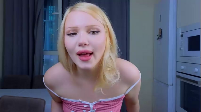 petite_hollyy