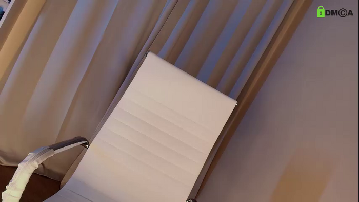 hollyextra