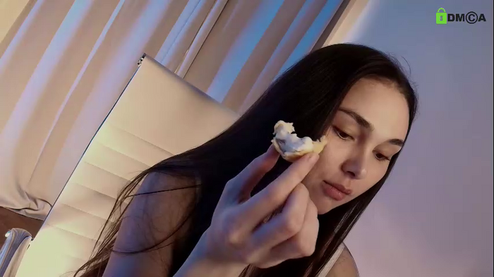 hollyextra