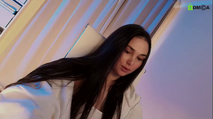 hollyextra