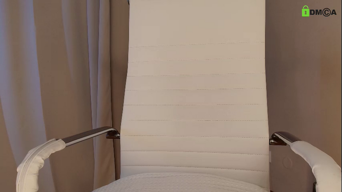 hollyextra