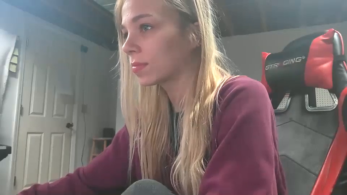 chloe_damian