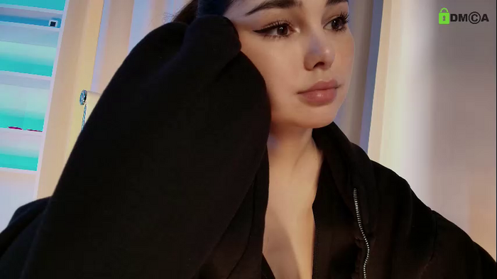 hollyextra