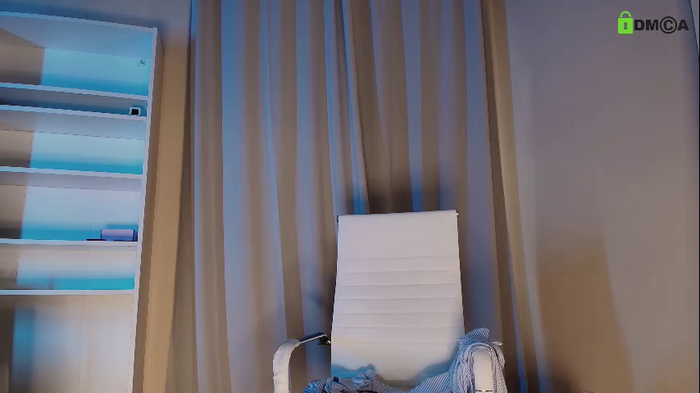 hollyextra
