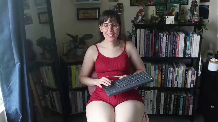 ellynaomi