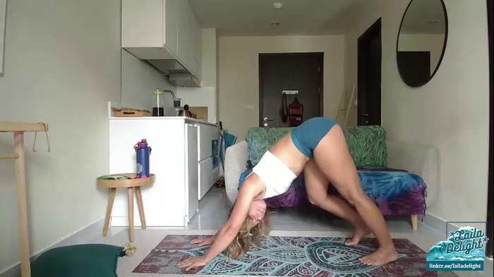 lailagetsnaked