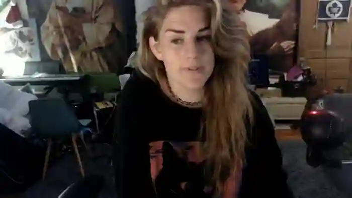 2025/07/19/chaturbate-katiecutie_5-06-05-54