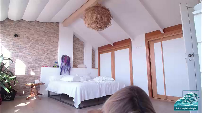 lailagetsnaked