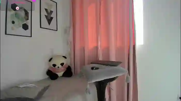 2025/08/08/chaturbate-abigail_w-20-38-20