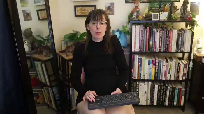 ellynaomi