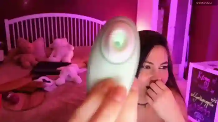 2025/08/12/chaturbate-laurenbrite-02-50-03