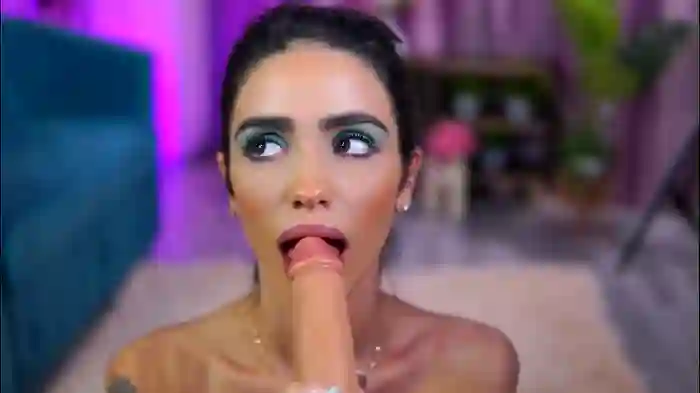 2025/08/13/chaturbate-theayanna-21-36-55