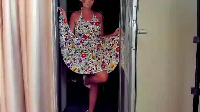 2025/08/19/chaturbate-elisarosse_-21-16-27