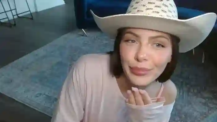 2025/08/20/chaturbate-indy_xx-20-43-38