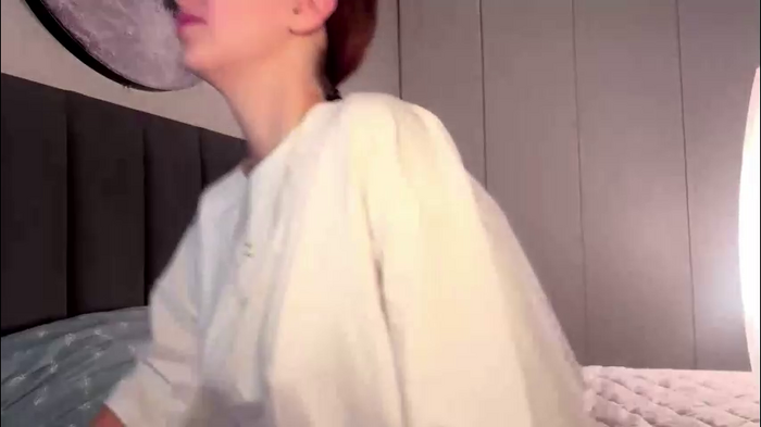 ellie_hollow