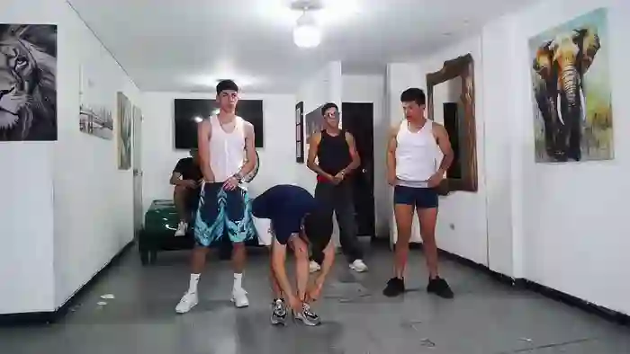 2025/08/27/chaturbate-benz_boys-16-24-47