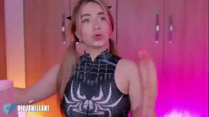 2025/08/28/chaturbate-alejamillan1-05-43-53