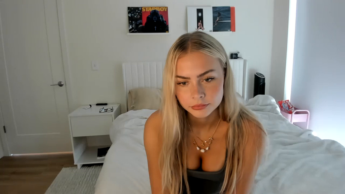 ariah_is_blonde