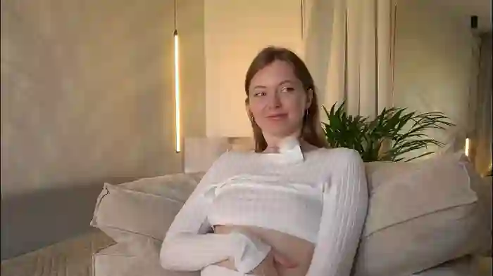 2025/08/29/chaturbate-mona_elisa-12-02-45
