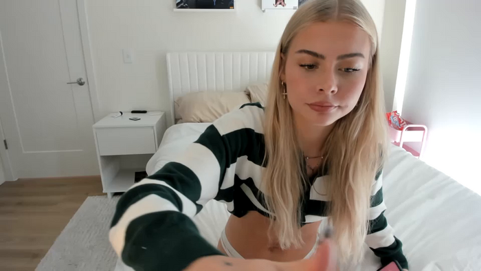 ariah_is_blonde