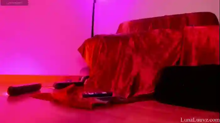 2025/09/02/chaturbate-luna_luuvz-06-40-45