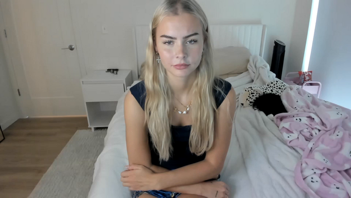 ariah_is_blonde