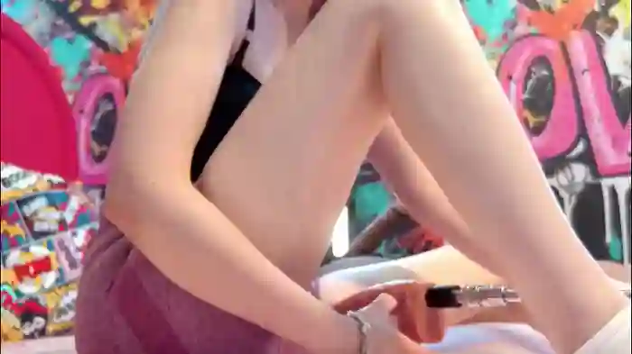 2025/09/06/chaturbate-vanessa_love-16-48-21