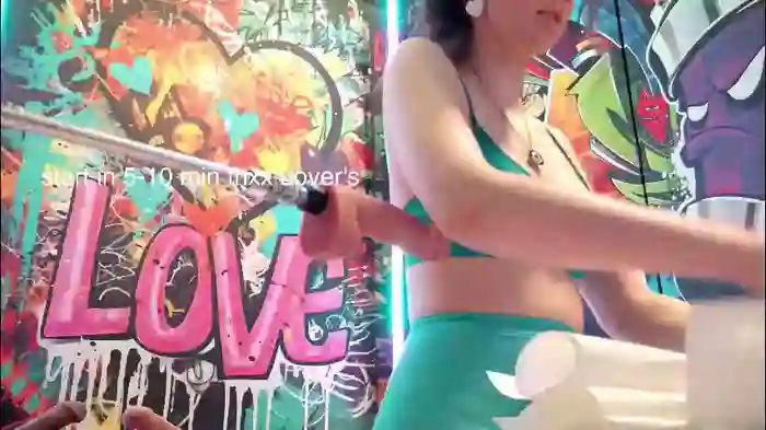 2025/09/08/chaturbate-vanessa_love-15-32-11