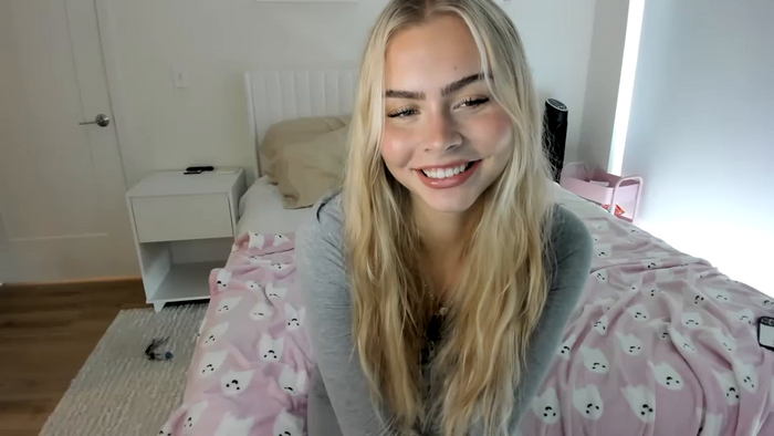 ariah_is_blonde