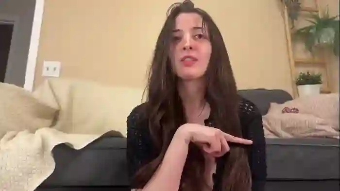 2025/09/13/chaturbate-rosykindred-00-27-56