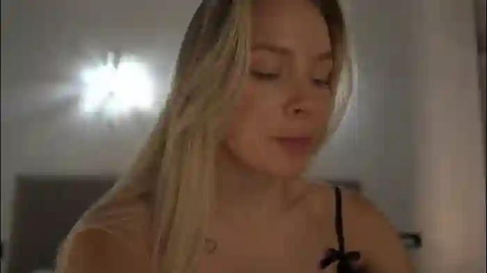 2025/09/14/chaturbate-snow_is_falling-18-01-22