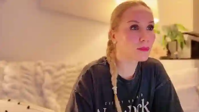 2025/09/15/chaturbate-myassistant-22-25-11