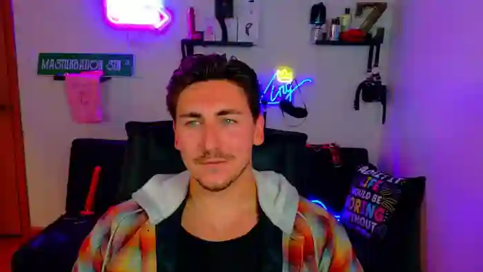 2025/09/18/chaturbate-zach_rhyder-01-33-25