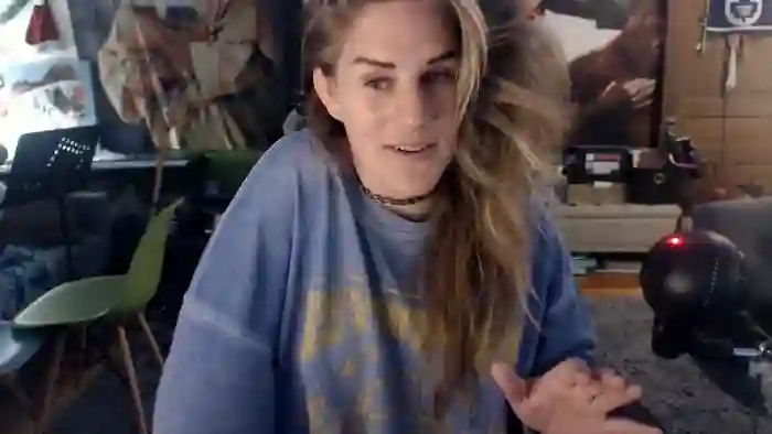 2025/09/24/chaturbate-katiecutie_5-07-02-56