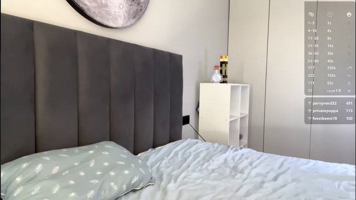 ellie_hollow