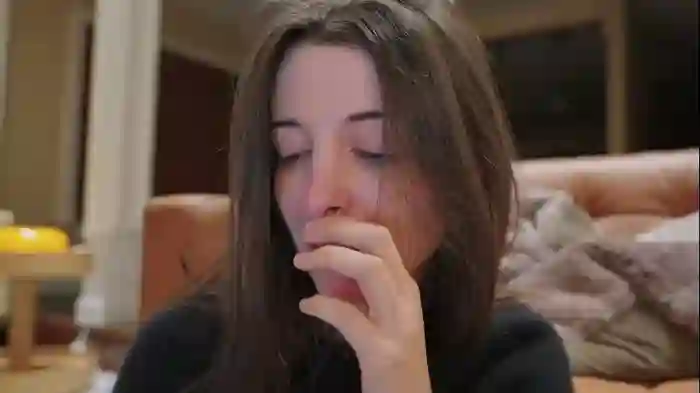 2025/09/28/chaturbate-rosykindred-00-06-30