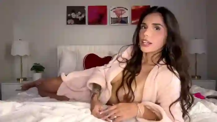 2025/10/01/chaturbate-ellebby7-05-09-44