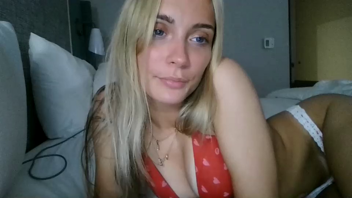 elliebellyy