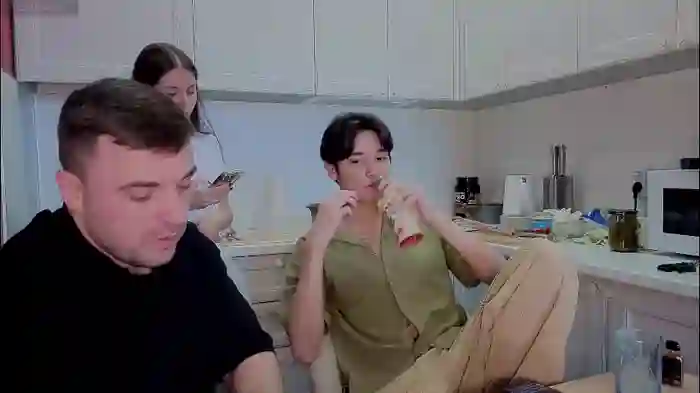 2025/10/02/chaturbate-ihavepaws33-08-11-57