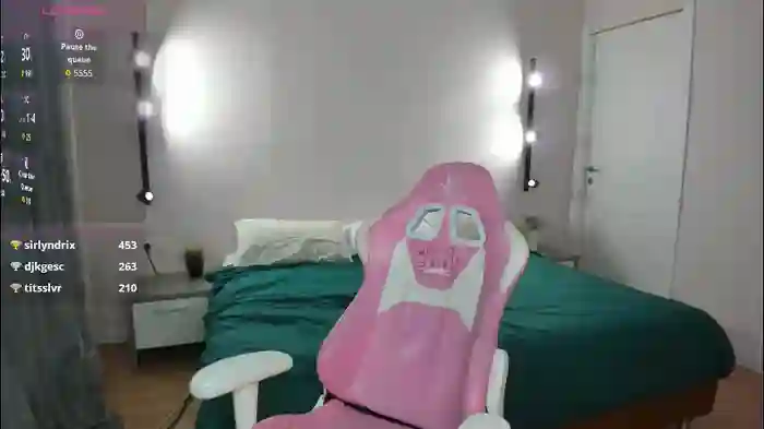 2025/10/03/chaturbate-lesya_flin-14-39-55