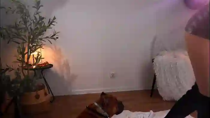 2025/10/04/chaturbate-shiningstarrr-18-53-43