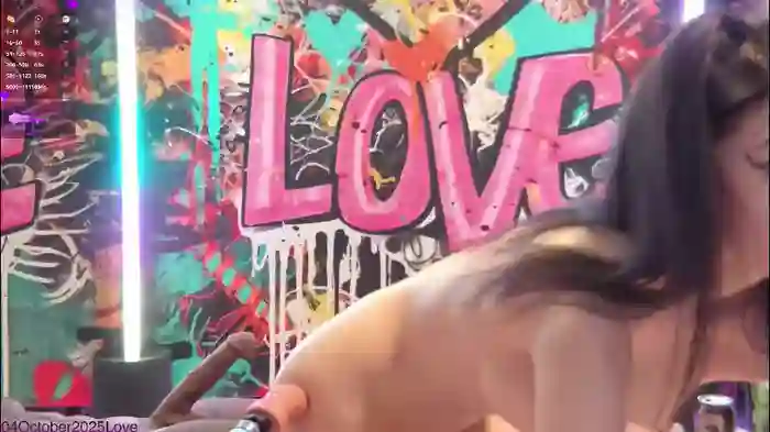 2025/10/04/chaturbate-vanessa_love-20-52-30