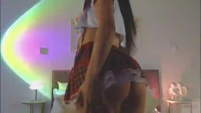 2025/10/04/chaturbate-violetta_finch-13-48-28