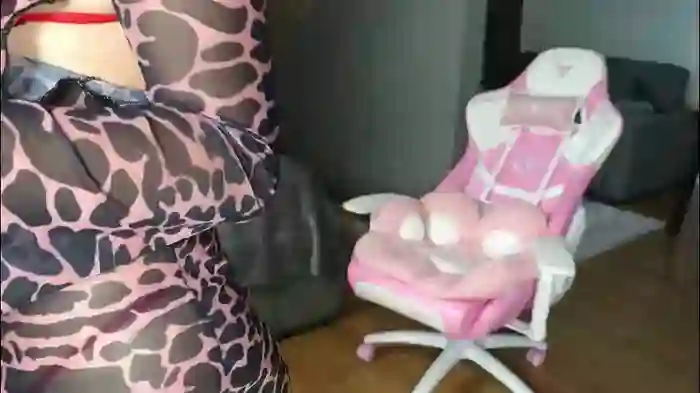 2025/10/06/chaturbate-amilia4u-08-30-40